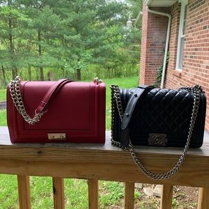 Nine West chain style shoulder bag.